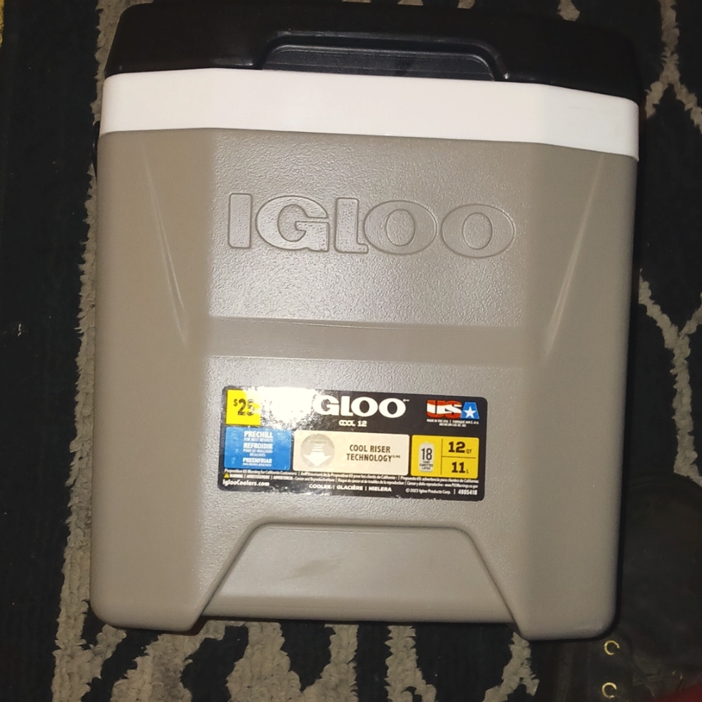 Igloo Portable Cooler (18 cans)